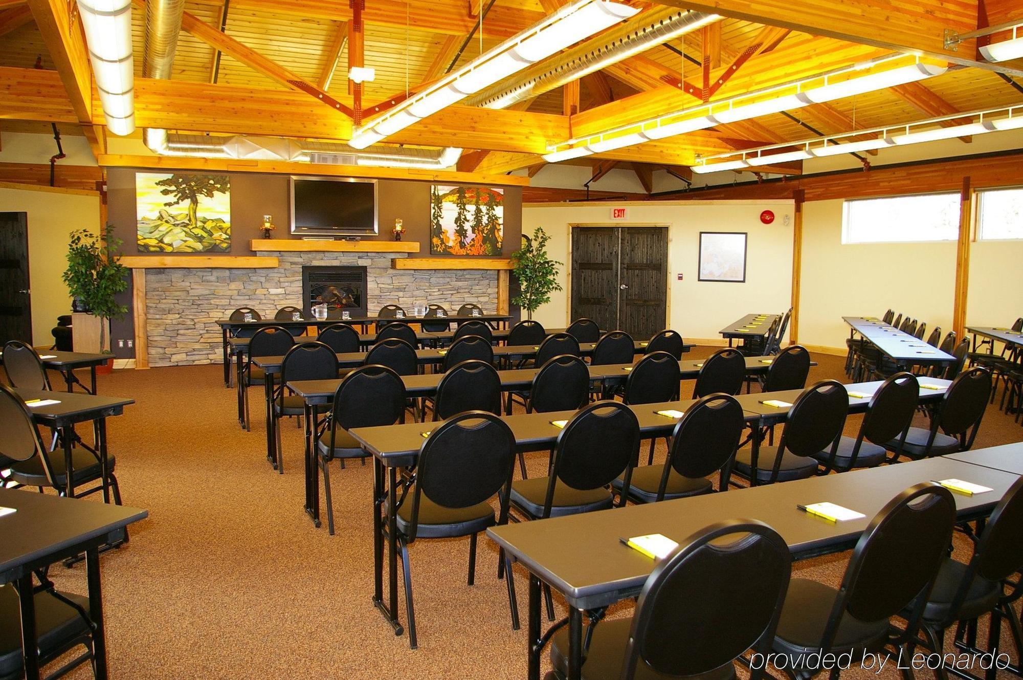 Hotel Super 8 By Wyndham Kenora Business photo