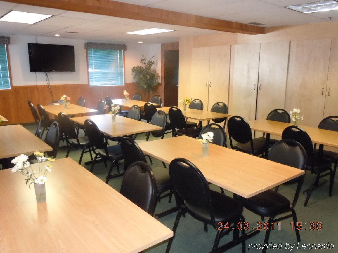 Hotel Super 8 By Wyndham Kenora Business photo