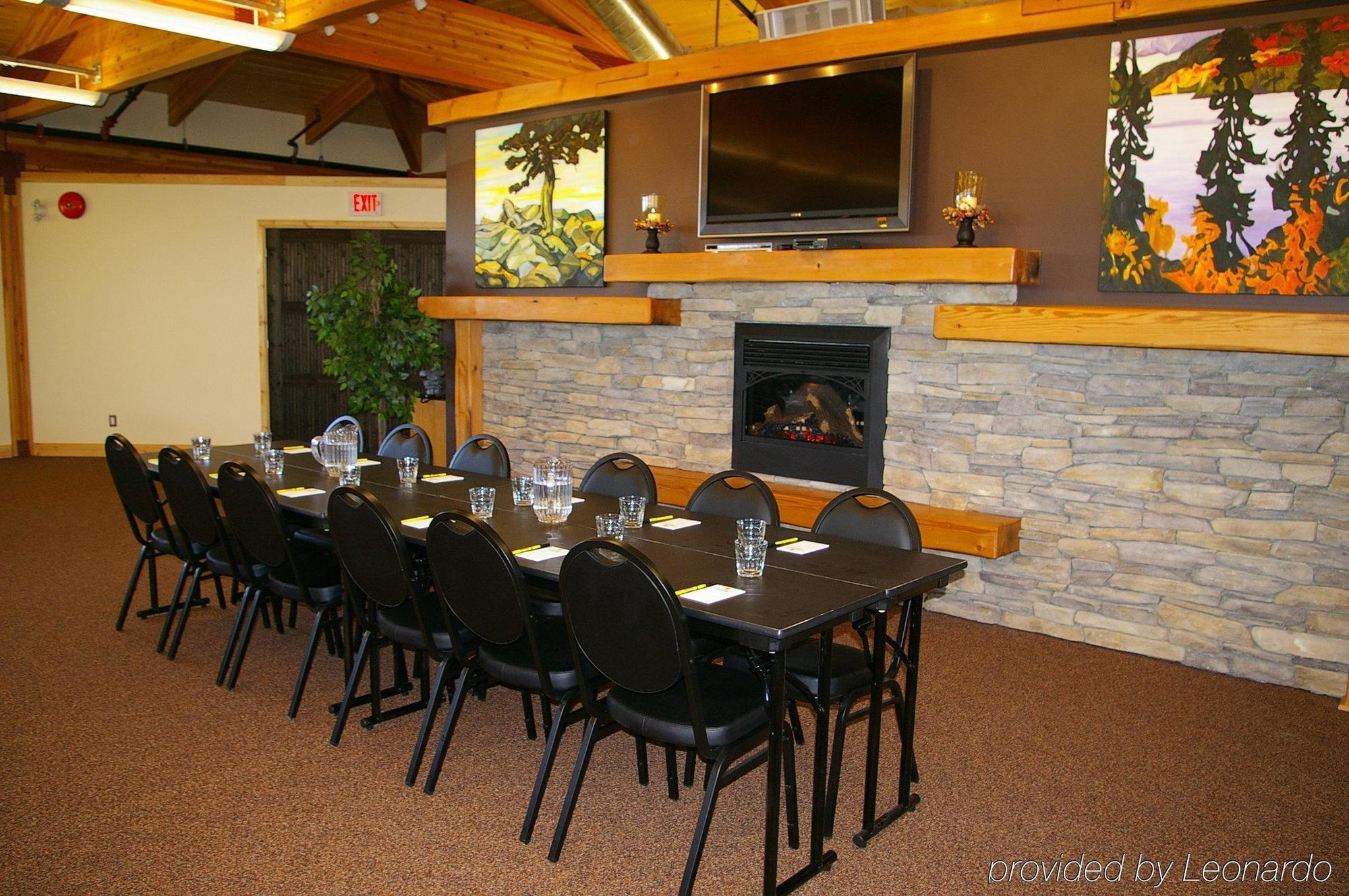 Hotel Super 8 By Wyndham Kenora Business photo