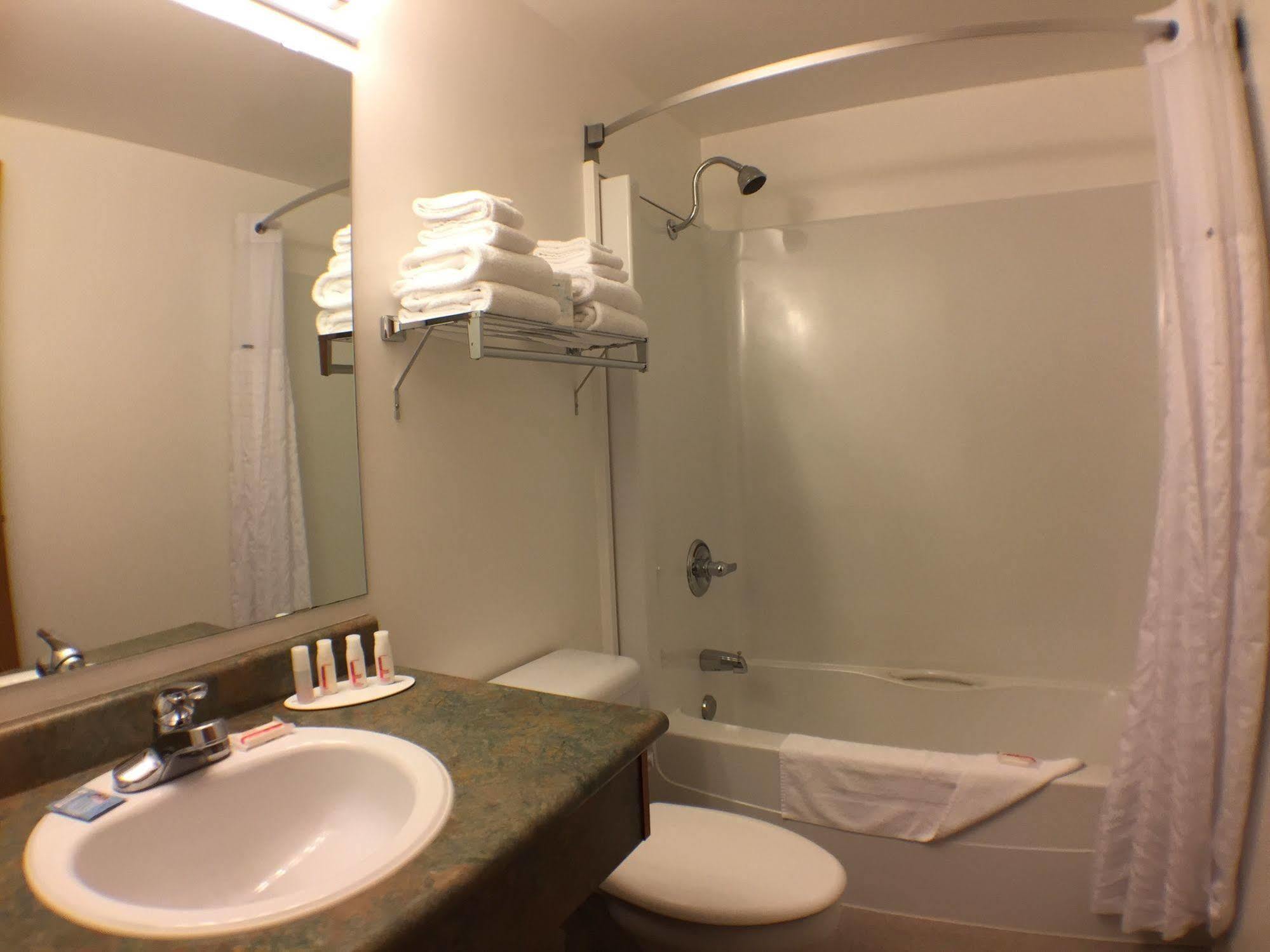 Hotel Super 8 By Wyndham Kenora Extérieur photo