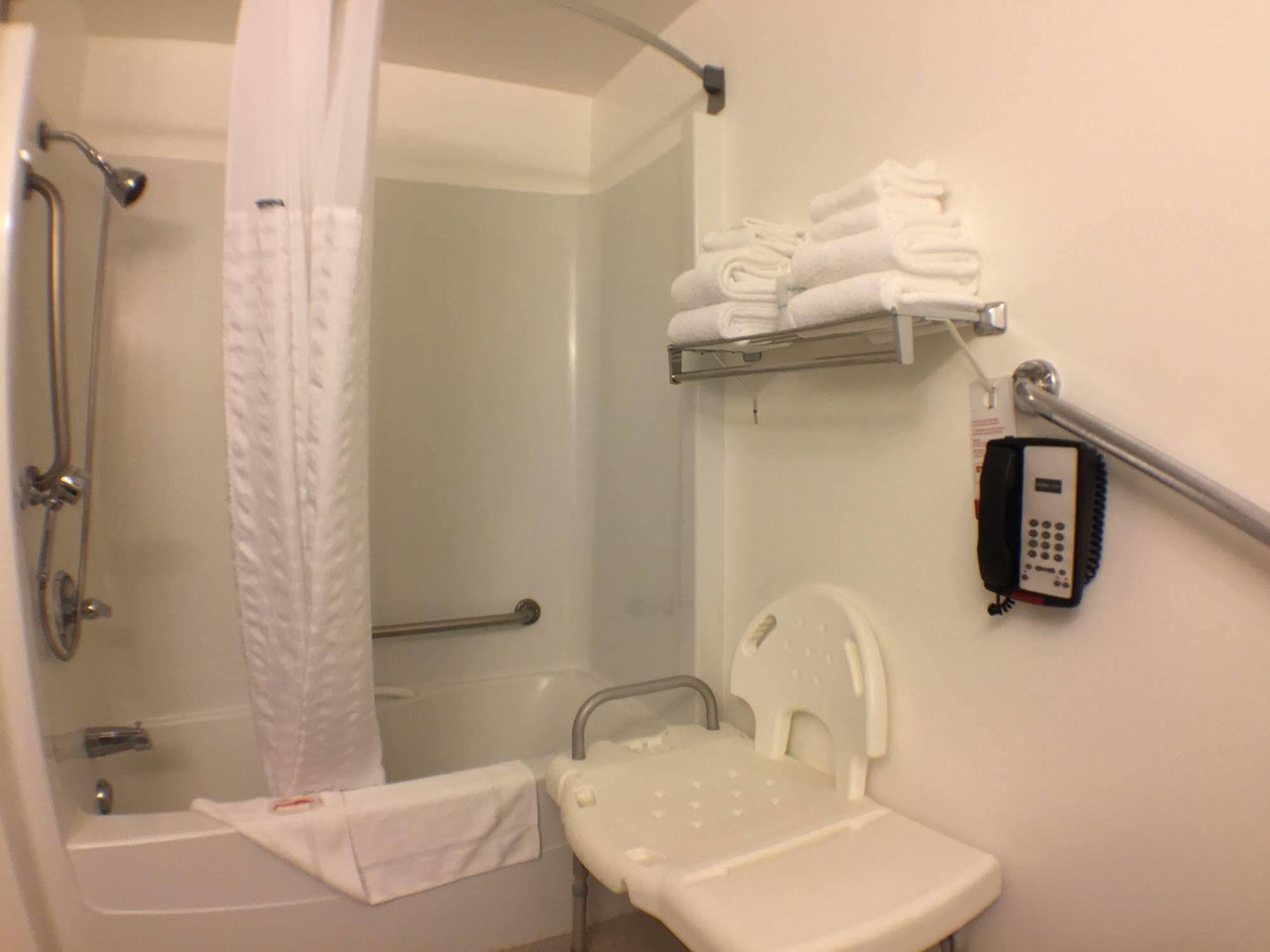 Hotel Super 8 By Wyndham Kenora Extérieur photo