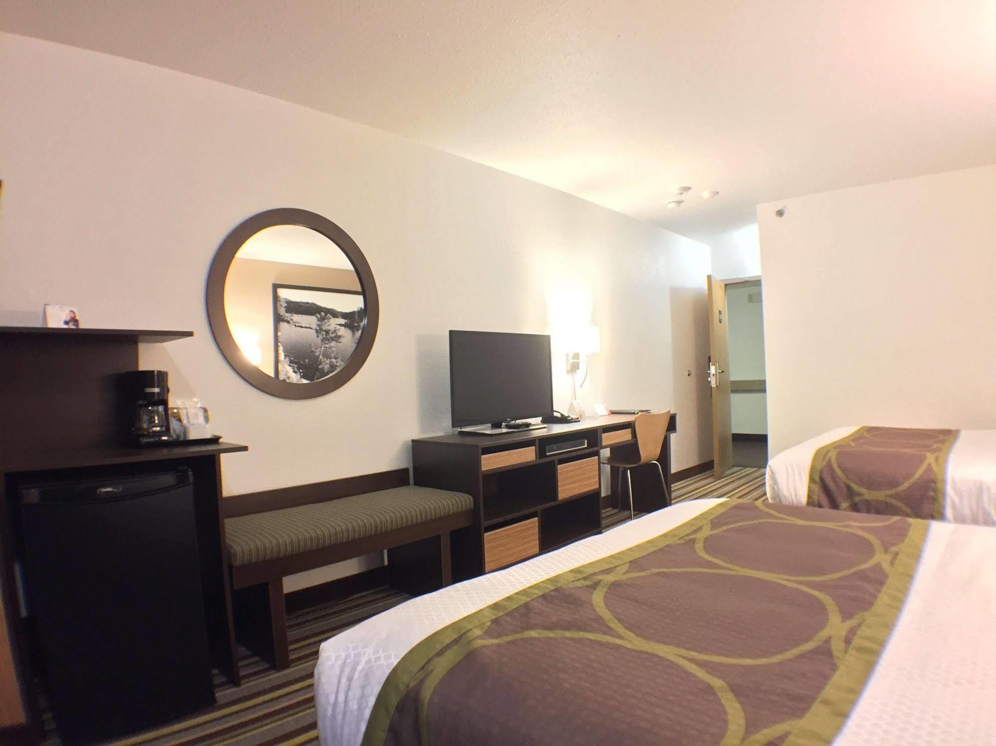 Hotel Super 8 By Wyndham Kenora Extérieur photo