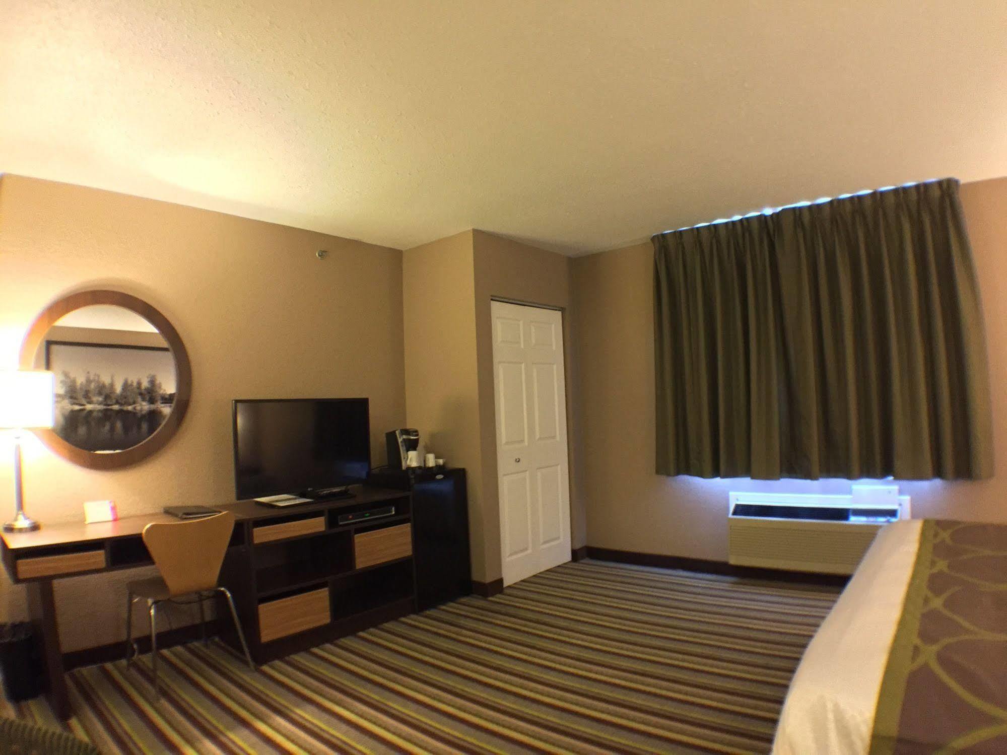 Hotel Super 8 By Wyndham Kenora Extérieur photo