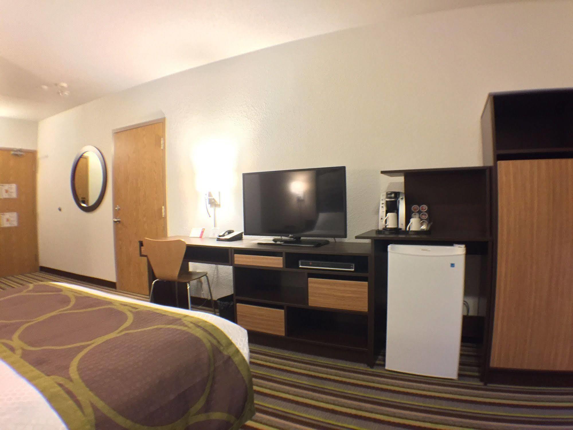 Hotel Super 8 By Wyndham Kenora Extérieur photo